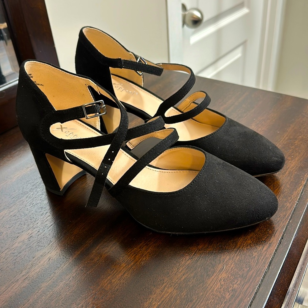 Woman black shoes from Xappel.